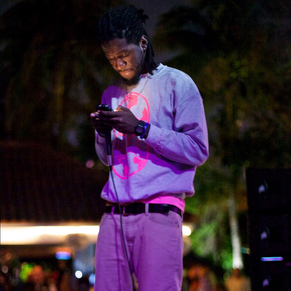 Meet your Posher, Bee